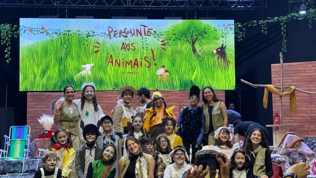 Crianças fantasiadas no Musical
